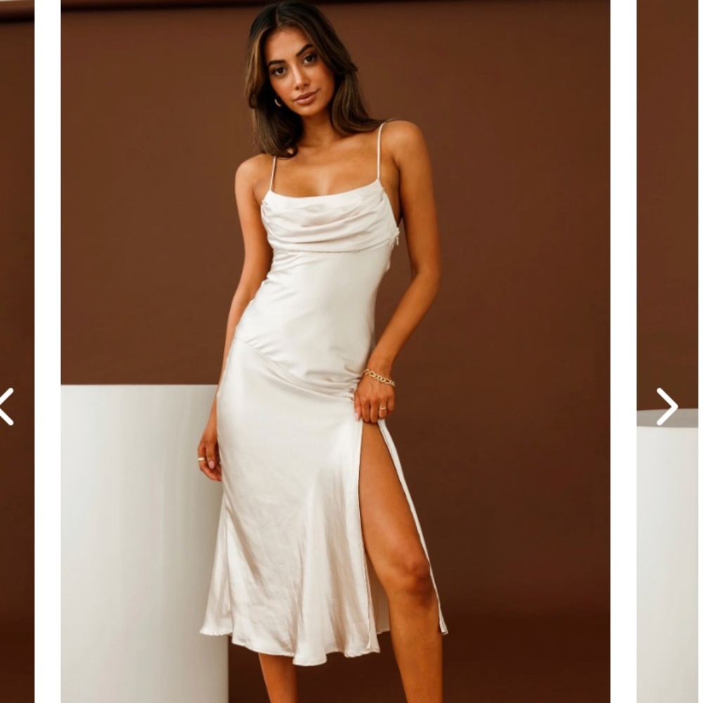 SELFIE LESLIE WELL VERSED PLEATED BUST FRONT SPLIT DRESS CHAMPAGNE XS